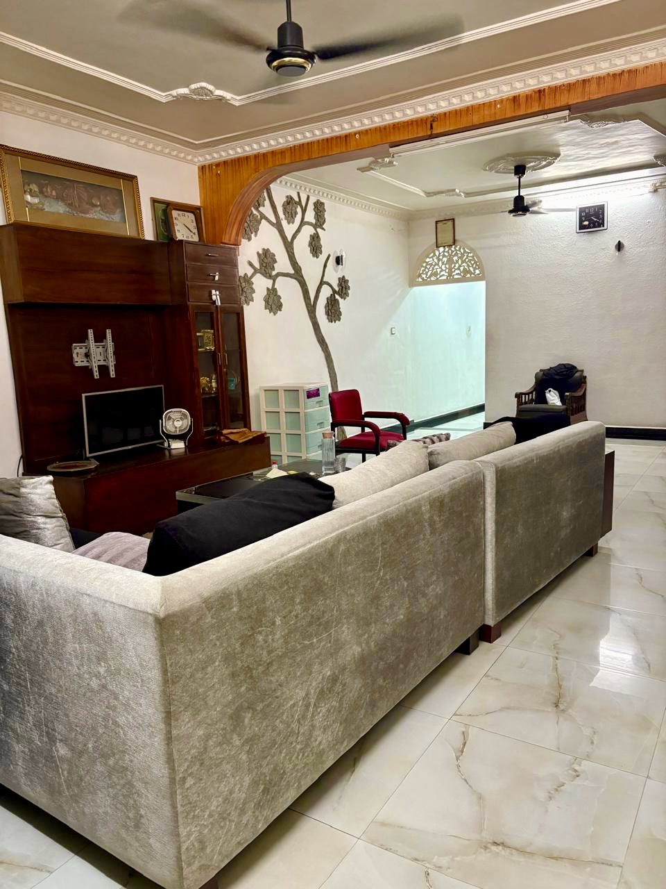 𝐓𝐖𝐎-𝐒𝐓𝐎𝐑𝐄𝐘 𝐇𝐎𝐔𝐒𝐄 𝐅𝐎𝐑 𝐒𝐀𝐋𝐄 – 𝐂𝐎𝐋𝐎𝐌𝐁𝐎 15 | 𝐅𝐀𝐑𝐌 𝐑𝐎𝐀𝐃